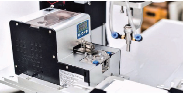 khởi động máy bắn vít