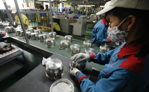 máy bắn vít trong sản xuất đồ gia dụng